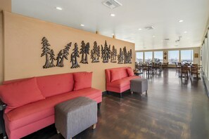 Free daily buffet breakfast  - Best Western Plus Northwoods Inn (Crescent City)