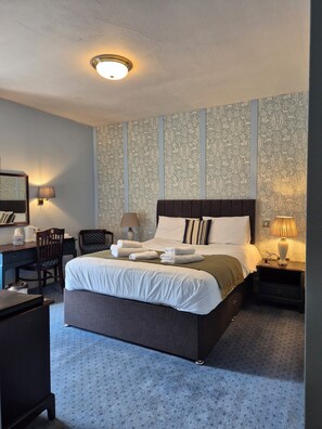 Standard Double Room | Individually decorated, desk, free WiFi, bed sheets - The Devil's Punchbowl Hotel (Hindhead)