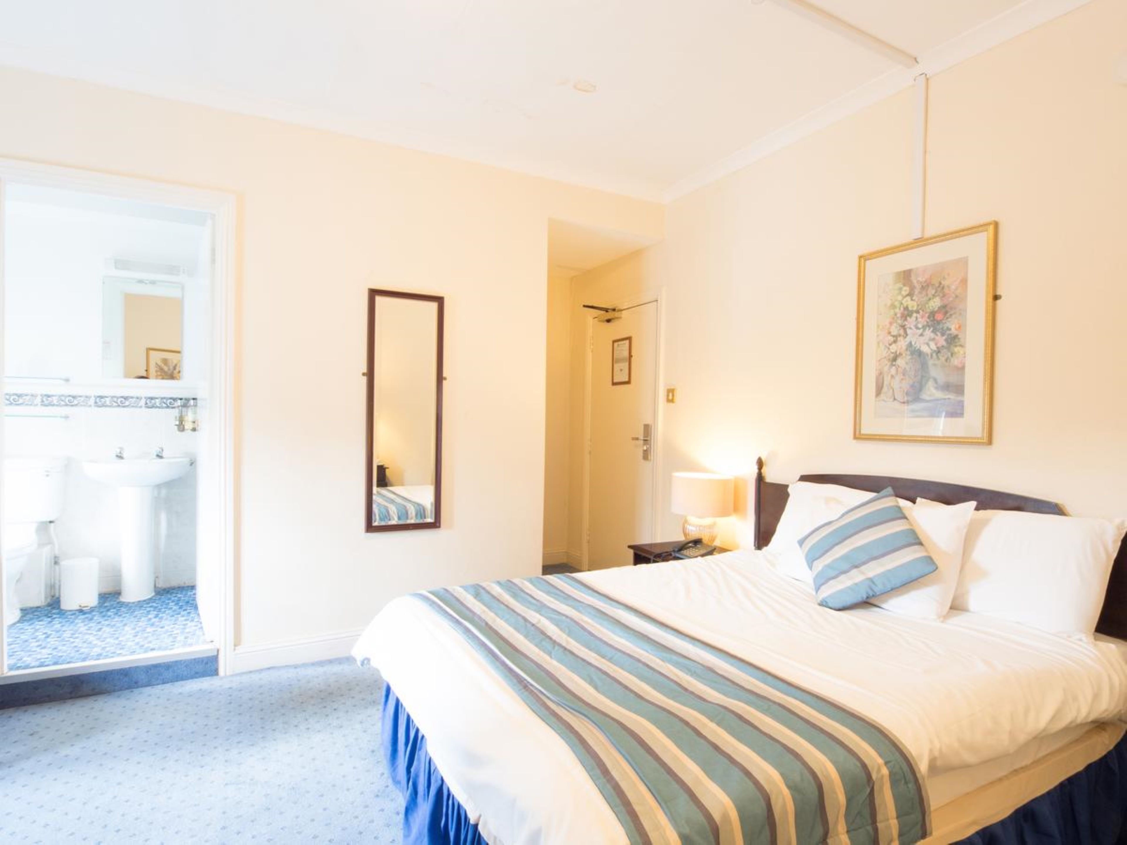 The Devil's Punchbowl Hotel, Hindhead Room, Prices & Reviews Travelocity