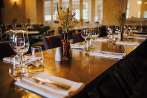 Local cuisine - The Devil's Punchbowl Hotel (Hindhead)