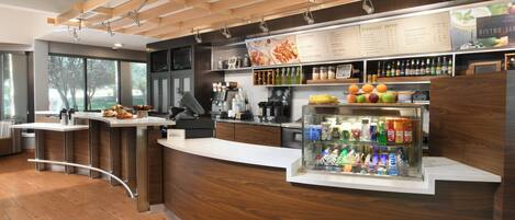 Se ofrece un desayuno a la carta (15 USD por persona)