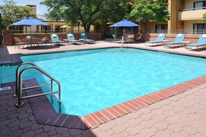 Indoor pool, outdoor pool - Courtyard by Marriott Dallas Las Colinas (Irving)