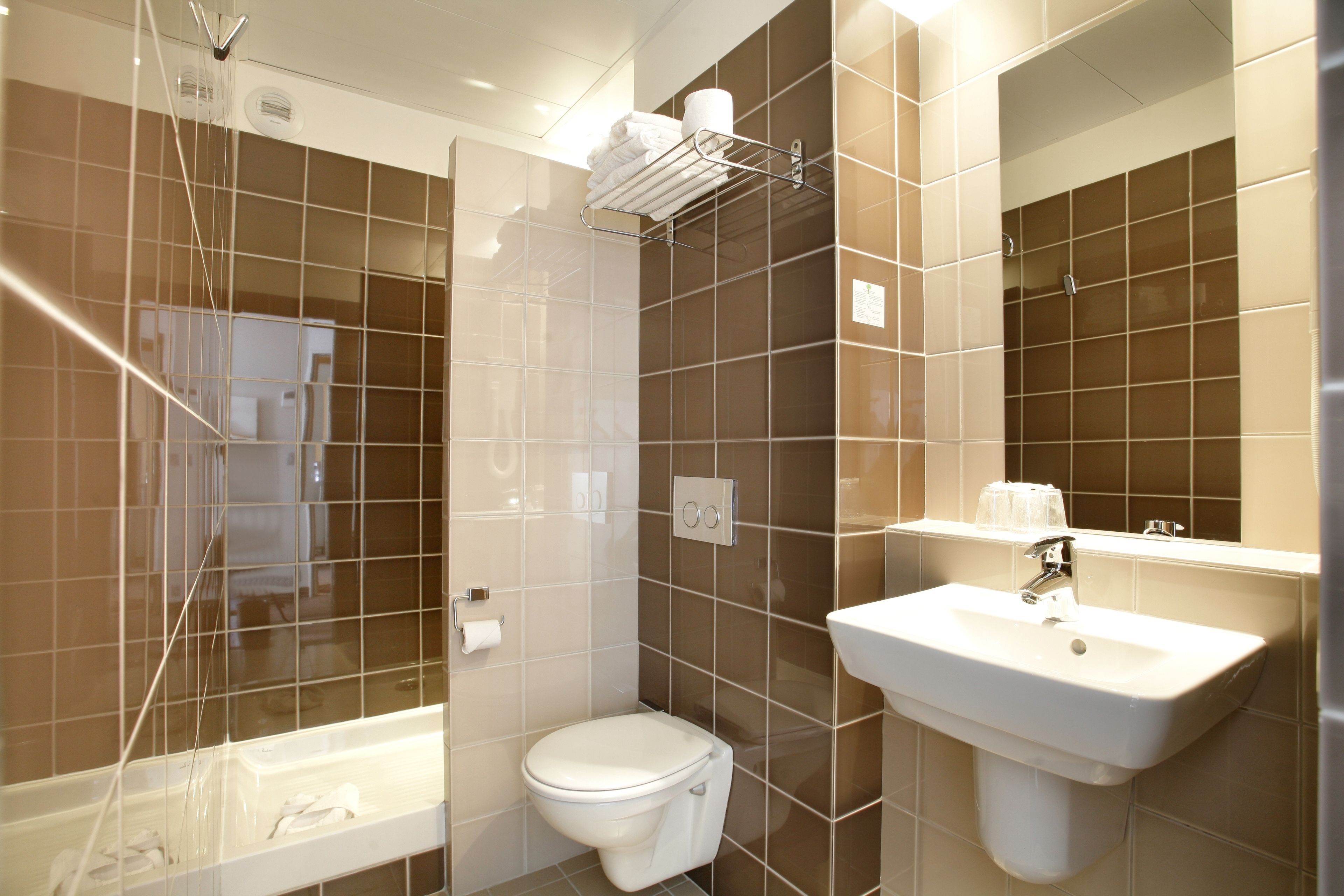 club, one double bed | desk, soundproofing, free wifi, bed sheets