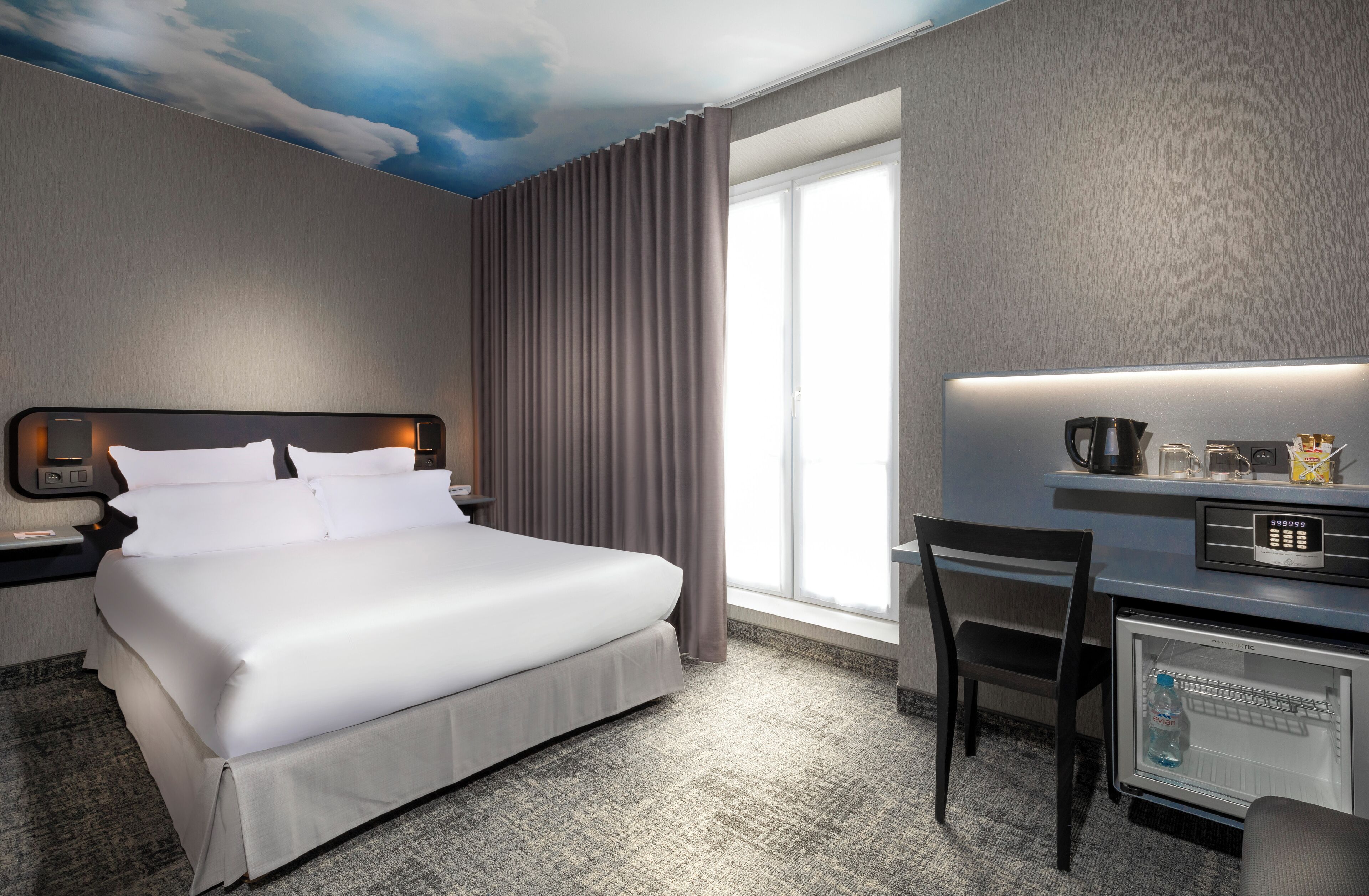 Luxe beddengoed, een bureau, geluiddichte muren, gratis wifi