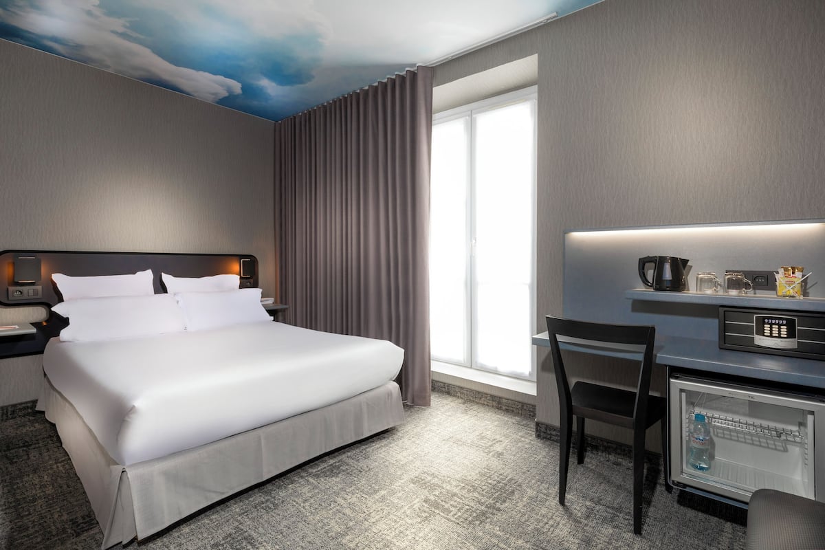 Luxe beddengoed, een bureau, geluiddichte muren, gratis wifi