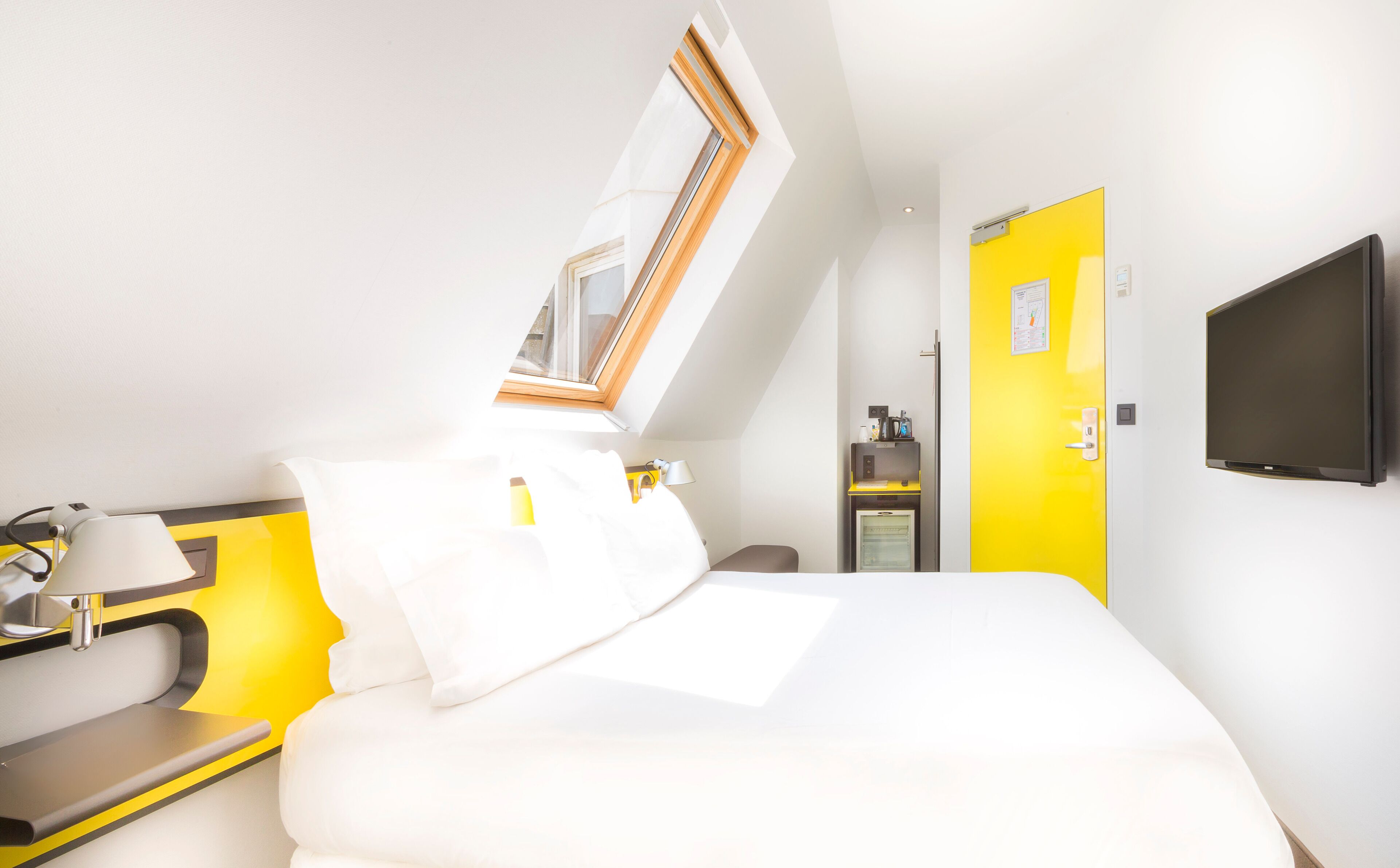 Luxe beddengoed, een bureau, geluiddichte muren, gratis wifi