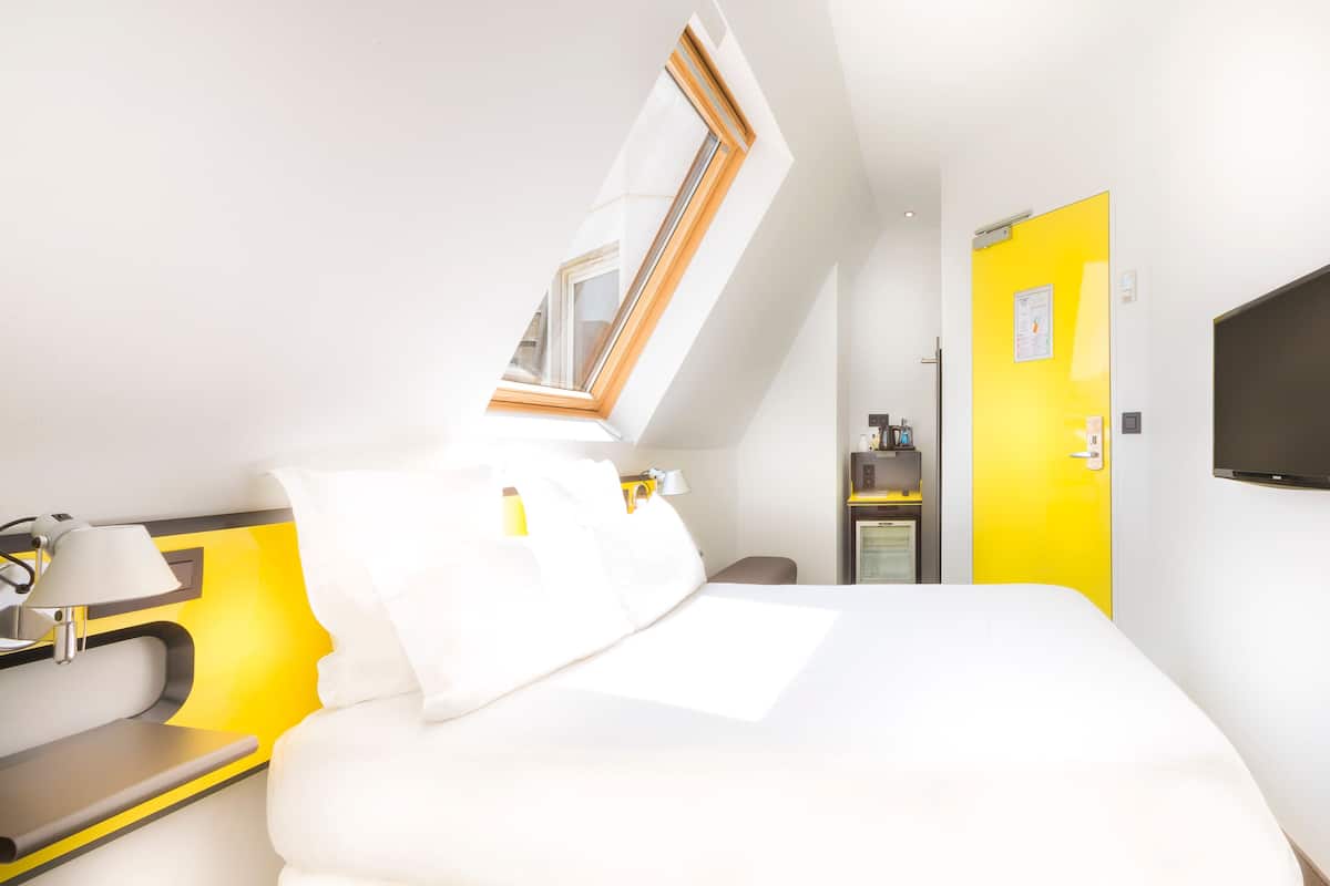 Luxe beddengoed, een bureau, geluiddichte muren, gratis wifi