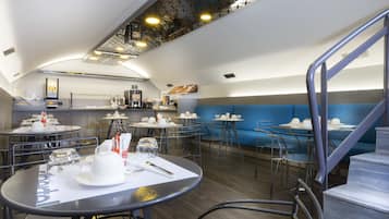 Daily continental breakfast (EUR 12 per person)