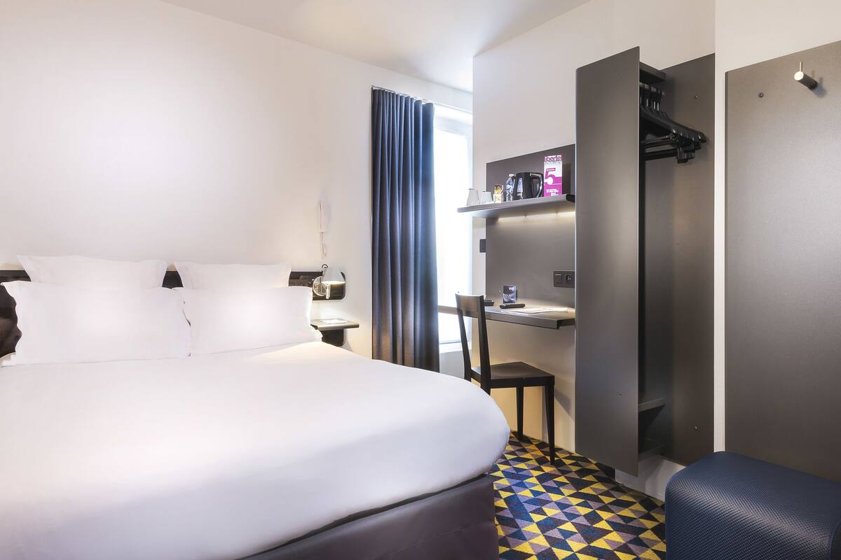 Double Cosy | Premium bedding, desk, soundproofing, free WiFi