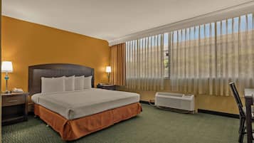 Premium bedding, desk, iron/ironing board, free cots/infant beds