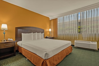 Room, 1 King Bed | Premium bedding, desk, iron/ironing board, free cribs/infant beds at Airport Honolulu Hotel