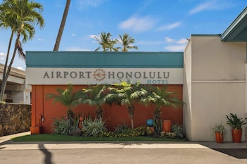 Hotel Exterior at Airport Honolulu Hotel, Trademark Collection by Wyndham