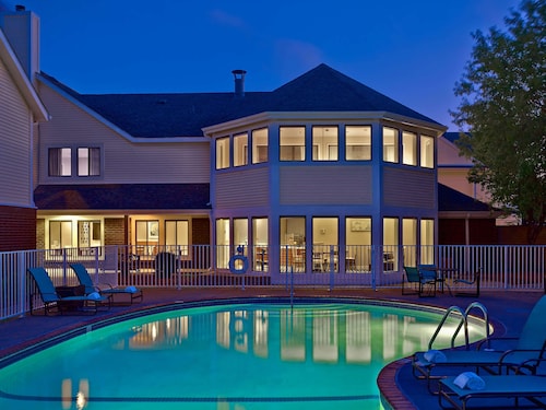 Sonesta Simply Suites Cleveland Airport