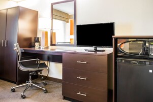 Quarto standard, 1 cama King, para não fumantes | Escrivaninha, Wi-Fi de cortesia, roupa de cama