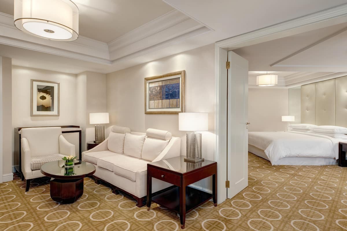 1 habitación, ropa de cama de alta calidad, cubrecamas y minibar