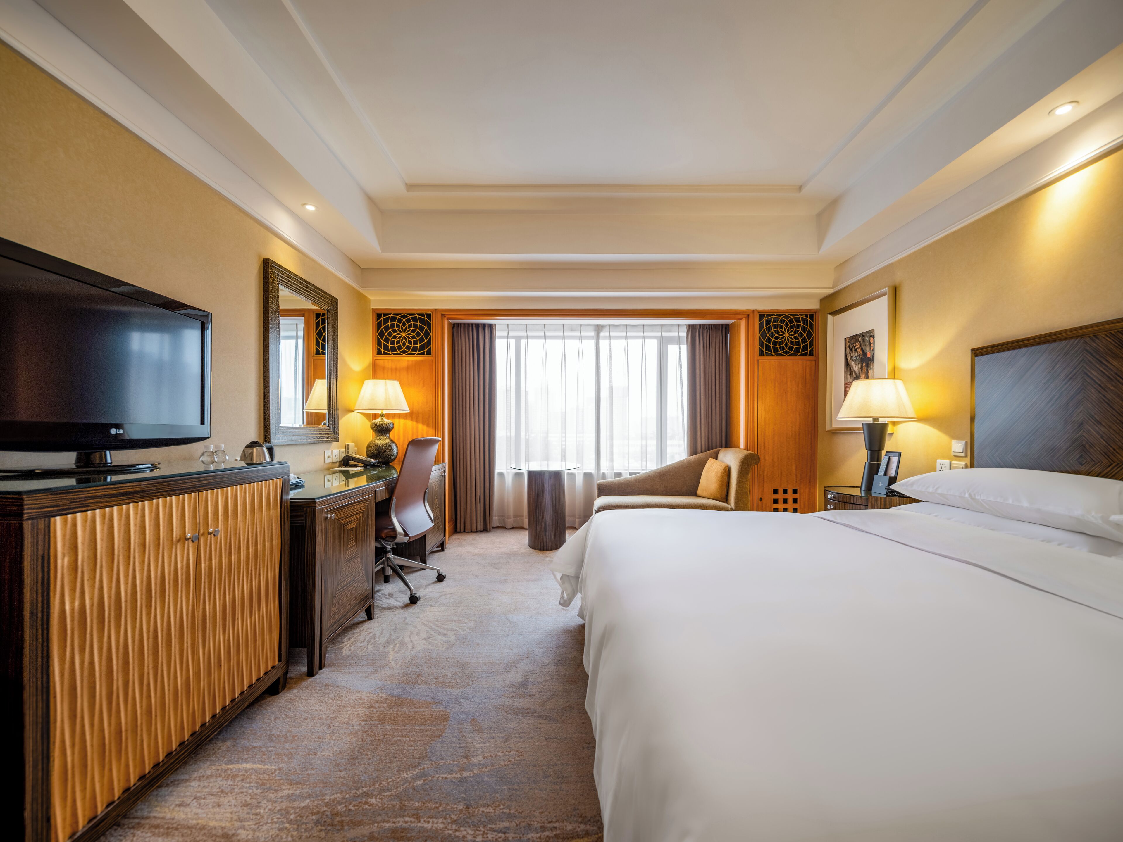 Deluxe Room, 1 King Bed | 1 bedroom, premium bedding, down comforters, minibar