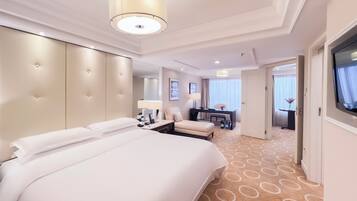 1 bedroom, premium bedding, down duvets, minibar