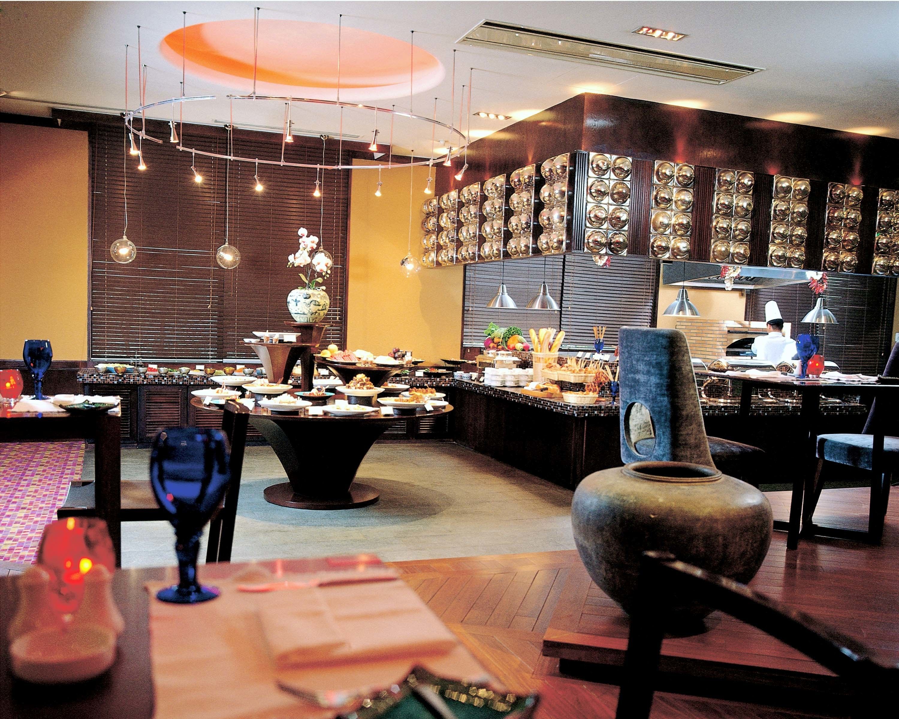 daily buffet breakfast (cny 165 per person)
