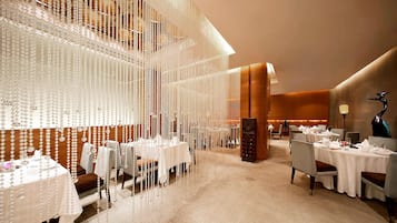 3 restaurants, lunch, dinner served; Chinese cuisine