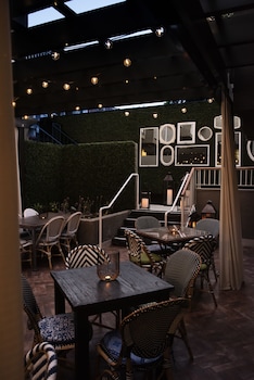 2 bars/lounges, poolside bar at Chamberlain West Hollywood