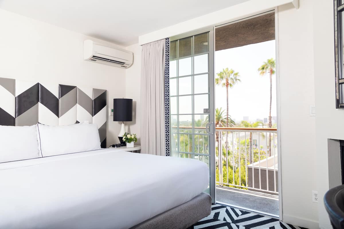 1 bedroom, egyptian cotton sheets, premium bedding, down duvets