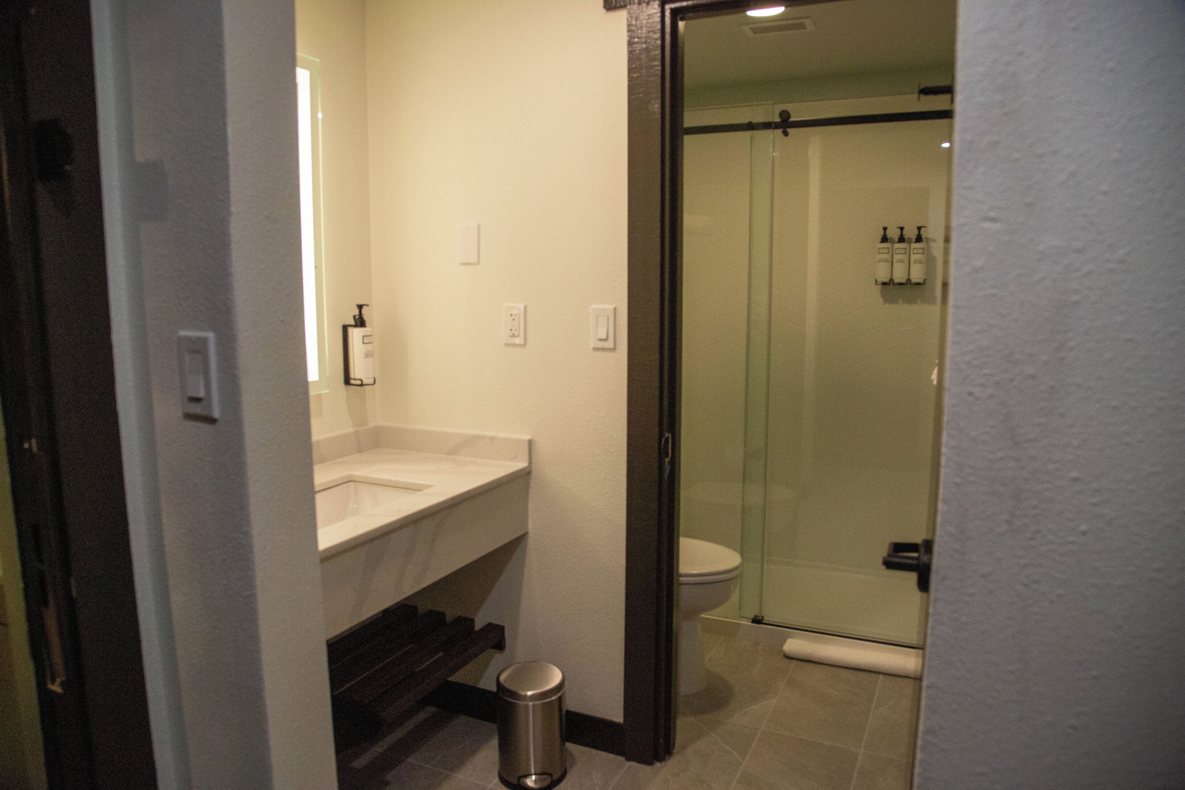 Combined shower/bathtub, eco-friendly toiletries, hair dryer, towels