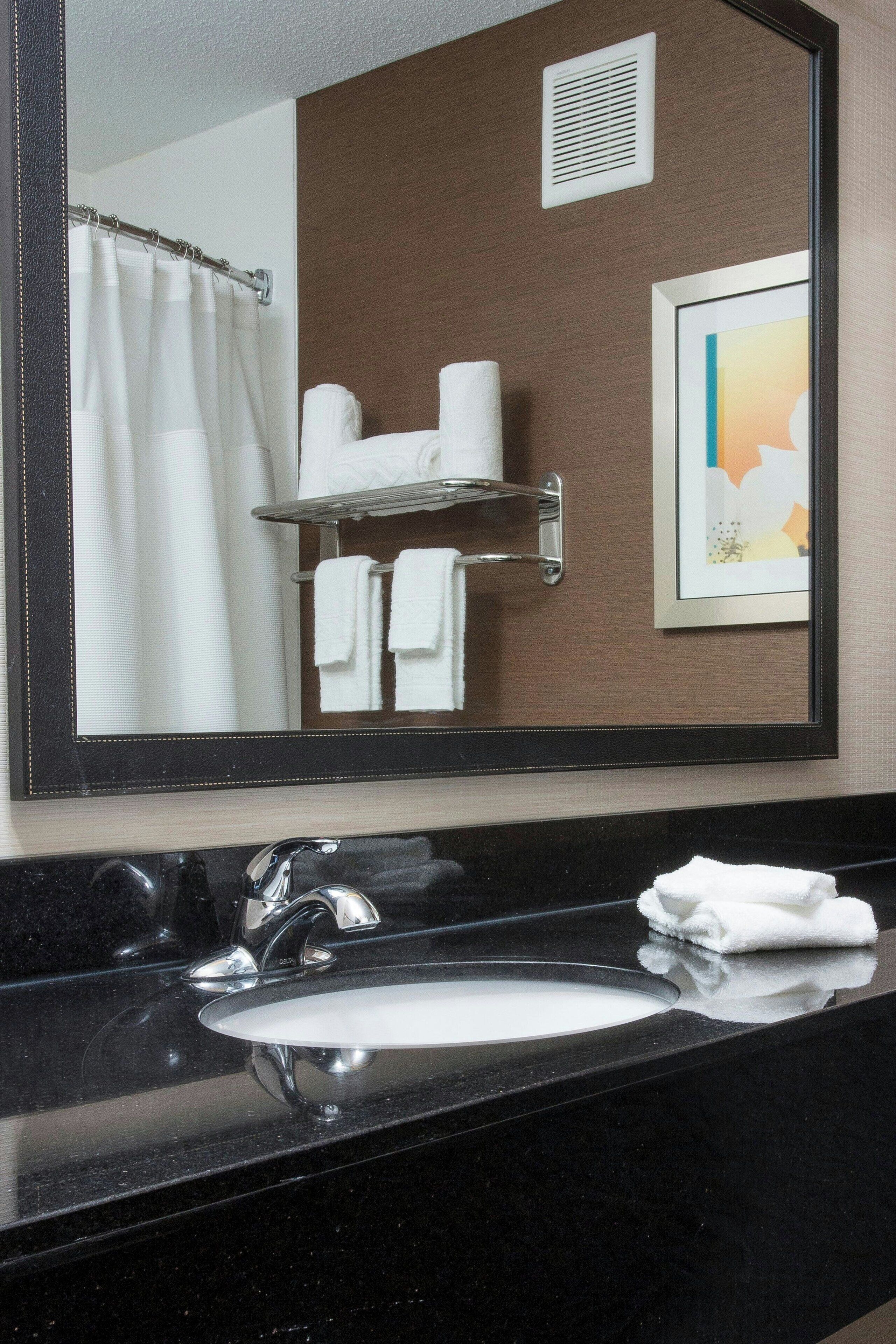 combined shower/bathtub, eco-friendly toiletries, hair dryer, towels