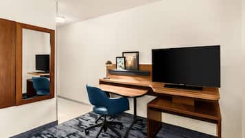 Executive Suite, 1 King Bed with Sofa bed | Premium bedding, down comforters, in-room safe, desk