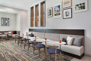 Free daily buffet breakfast  - Homewood Suites by Hilton San Diego Central (San Diego)