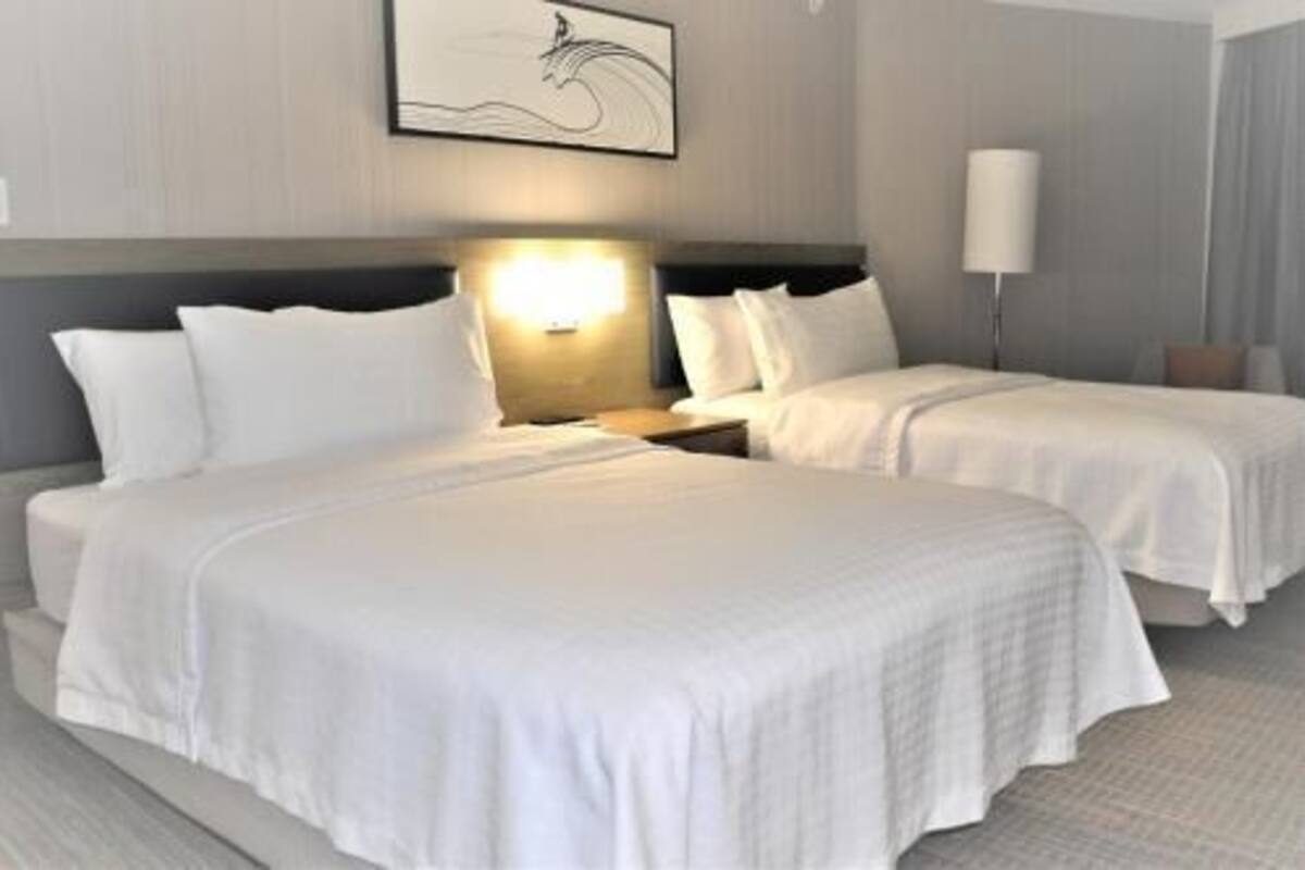 1 bedroom, premium bedding, desk, laptop workspace
