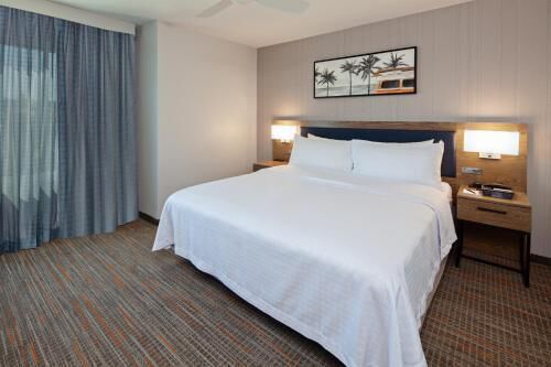 1 bedroom, premium bedding, desk, laptop workspace