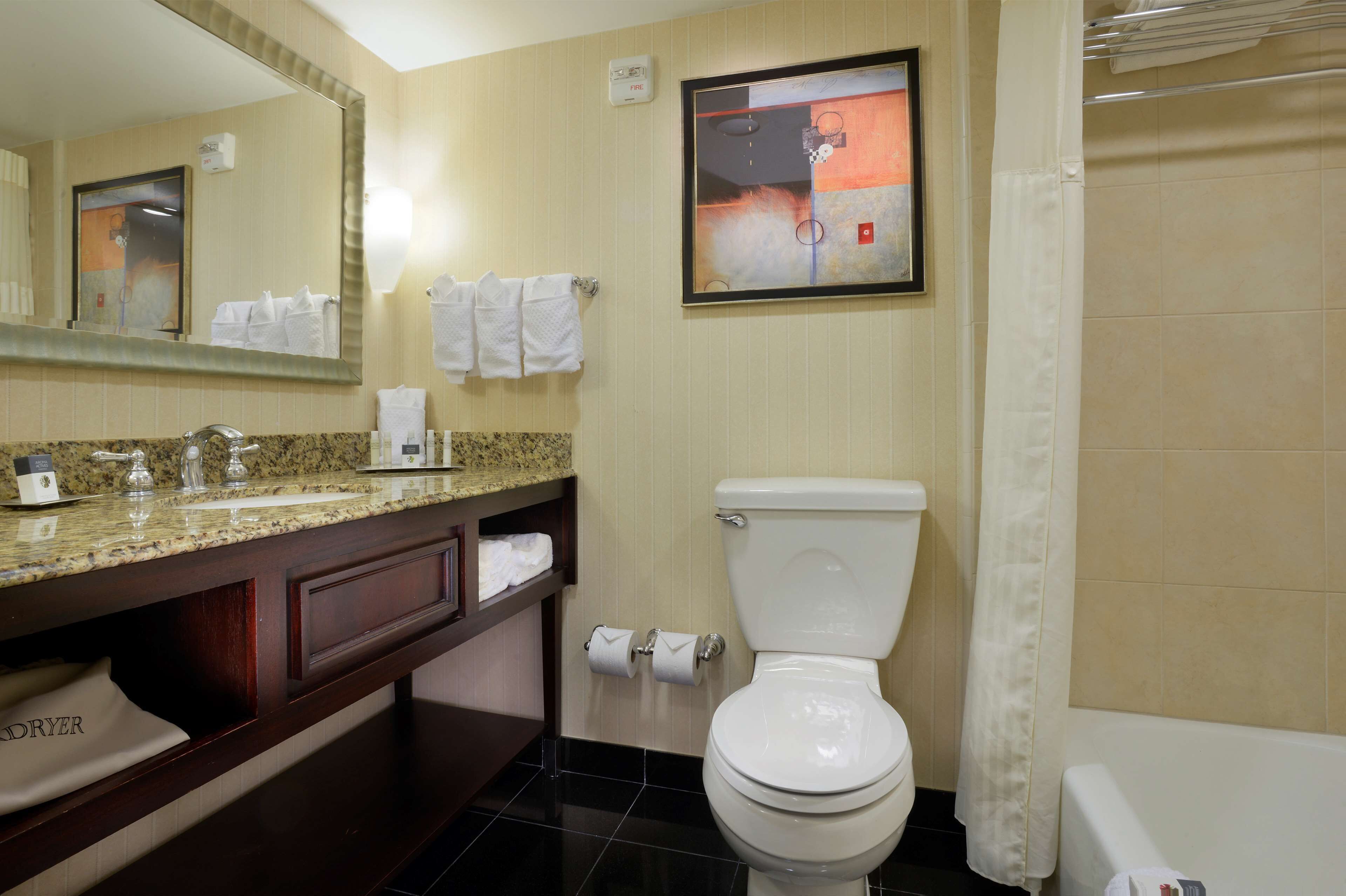 Bathroom | Combined shower/tub, designer toiletries, hair dryer, towels