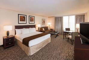Premium bedding, down comforters, in-room safe, desk - DoubleTree by Hilton Hotel Lafayette (Lafayette)
