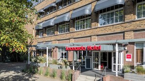 A hotel entrance with a brick facade, awnings, and a sign reading "Leonardo Hotel". - Leonardo Hotel Breda City Center (Breda)