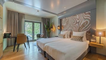 Comfort Room (1 Twin Bed) | Premium bedding, in-room safe, desk, laptop workspace