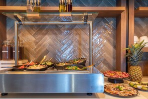 Der serveres morgenmad, frokost og aftensmad