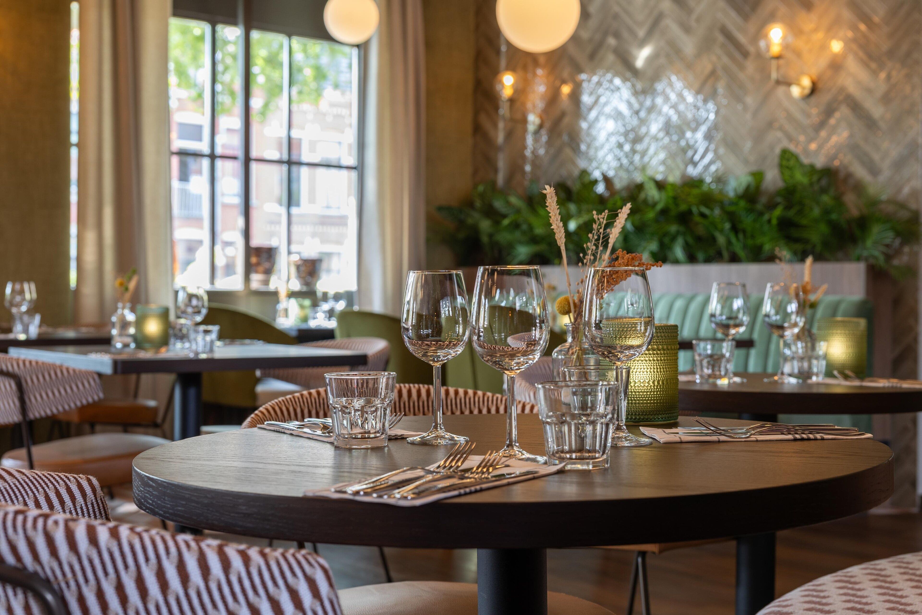 breakfast, lunch and dinner served