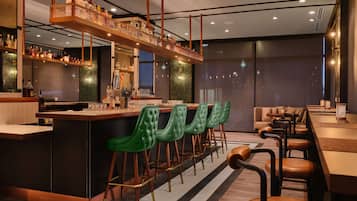 3 bars/lounges, lobbylounge, bar met dakterras