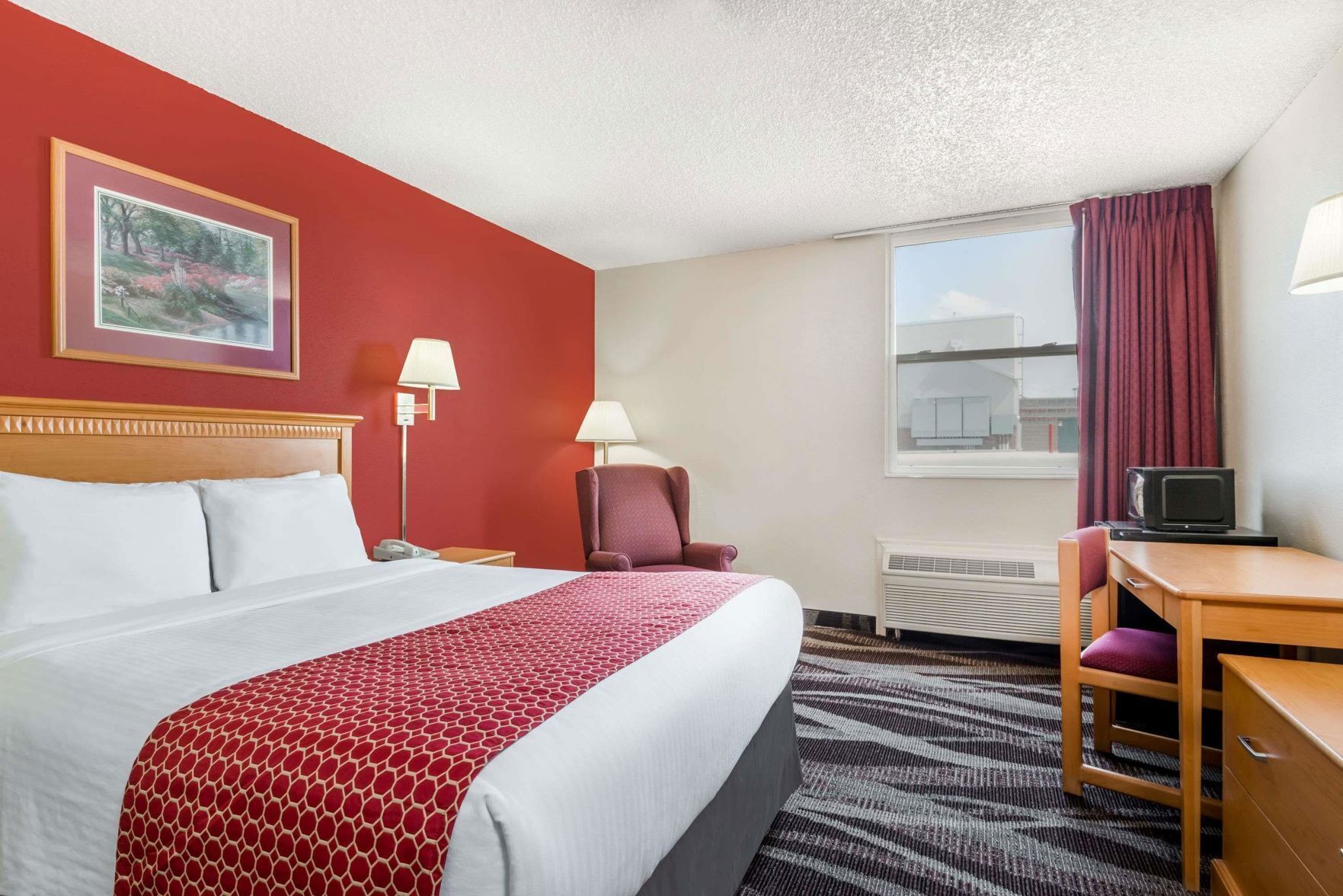 In-room safe, free WiFi, bed sheets