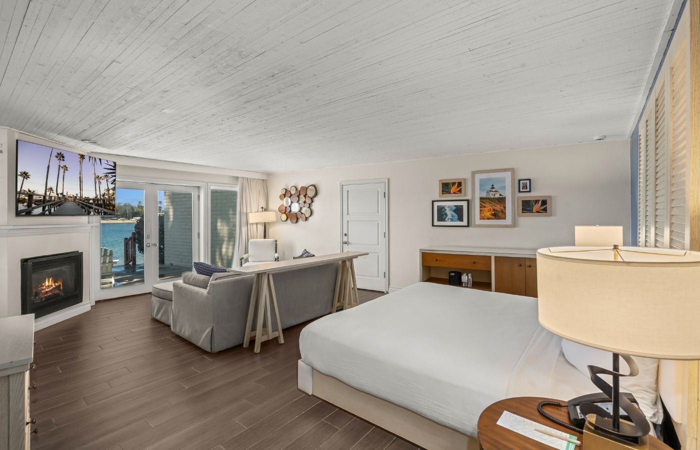 Suite, 1 King Bed, Fireplace (Bayside) | Hypo-allergenic bedding, in-room safe, individually furnished