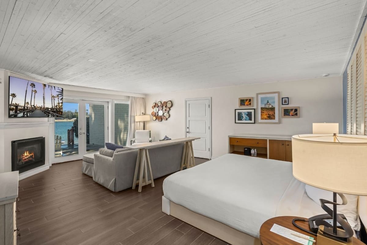 Suite, 1 King Bed, Fireplace (Bayside) | 1 bedroom, hypo-allergenic bedding, in-room safe, individually furnished