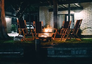 På stranden, seiling, kajakkpadling og motorbåtkjøring