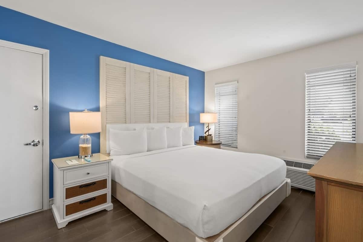 Suite, 1 King Bed (Bayside Bungalow Bay) | 1 bedroom, hypo-allergenic bedding, in-room safe, individually furnished