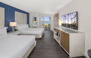 Room, 2 Queen Beds, Lanai (Bayside) | Hypo-allergenic bedding, in-room safe, individually furnished at Paradise Point Resort & Spa