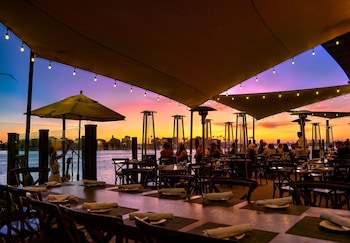 3 restaurants, breakfast, lunch, dinner served; American cuisine at Paradise Point Resort & Spa