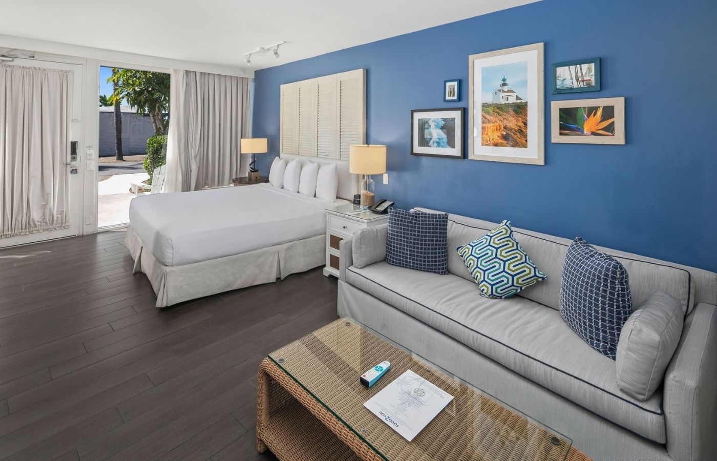 Room, 1 King Bed (Accessible Roll-in Shower) | Hypo-allergenic bedding, in-room safe, individually furnished