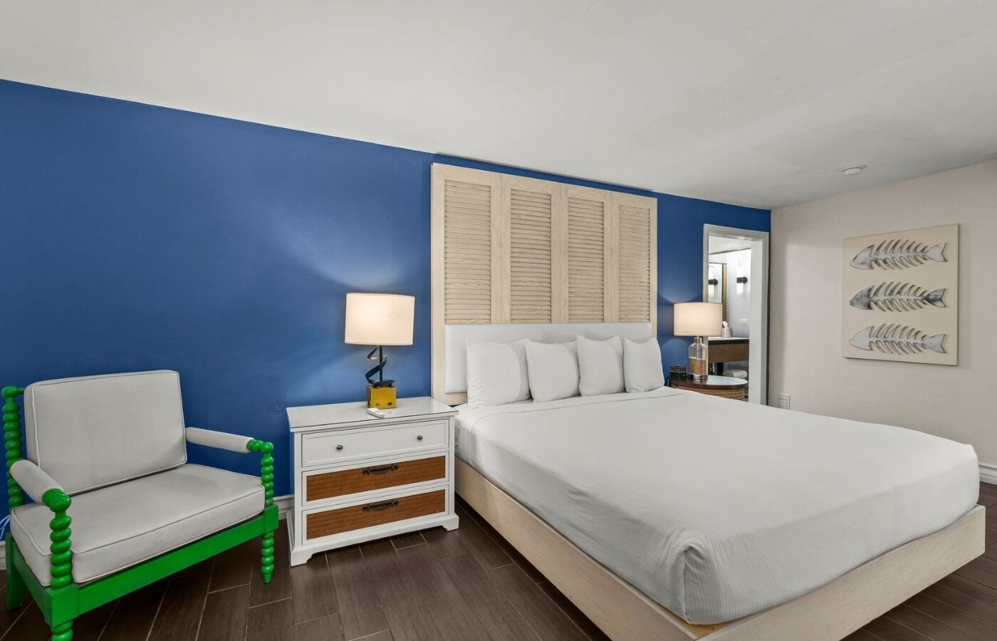 Hypo-allergenic bedding, in-room safe, individually furnished