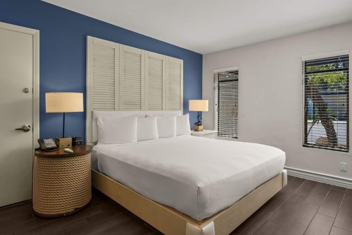 Suite, 1 King Bed (Garden Bungalow) | 1 bedroom, hypo-allergenic bedding, in-room safe, individually furnished