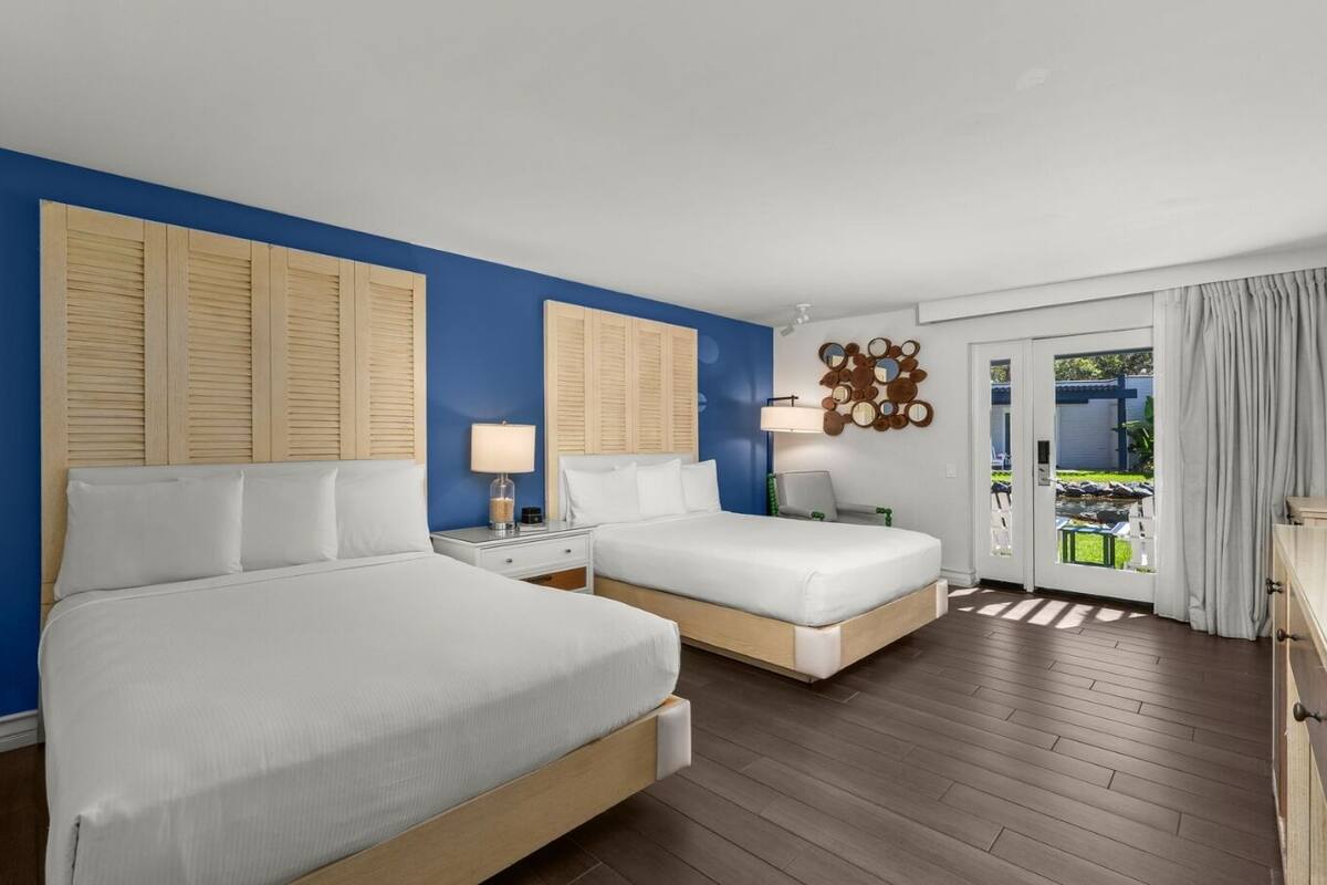 Hypo-allergenic bedding, in-room safe, blackout curtains