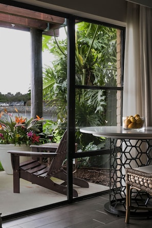 Suite, 1 King-Bett (Bayside Bungalow Bay) | Wohnbereich